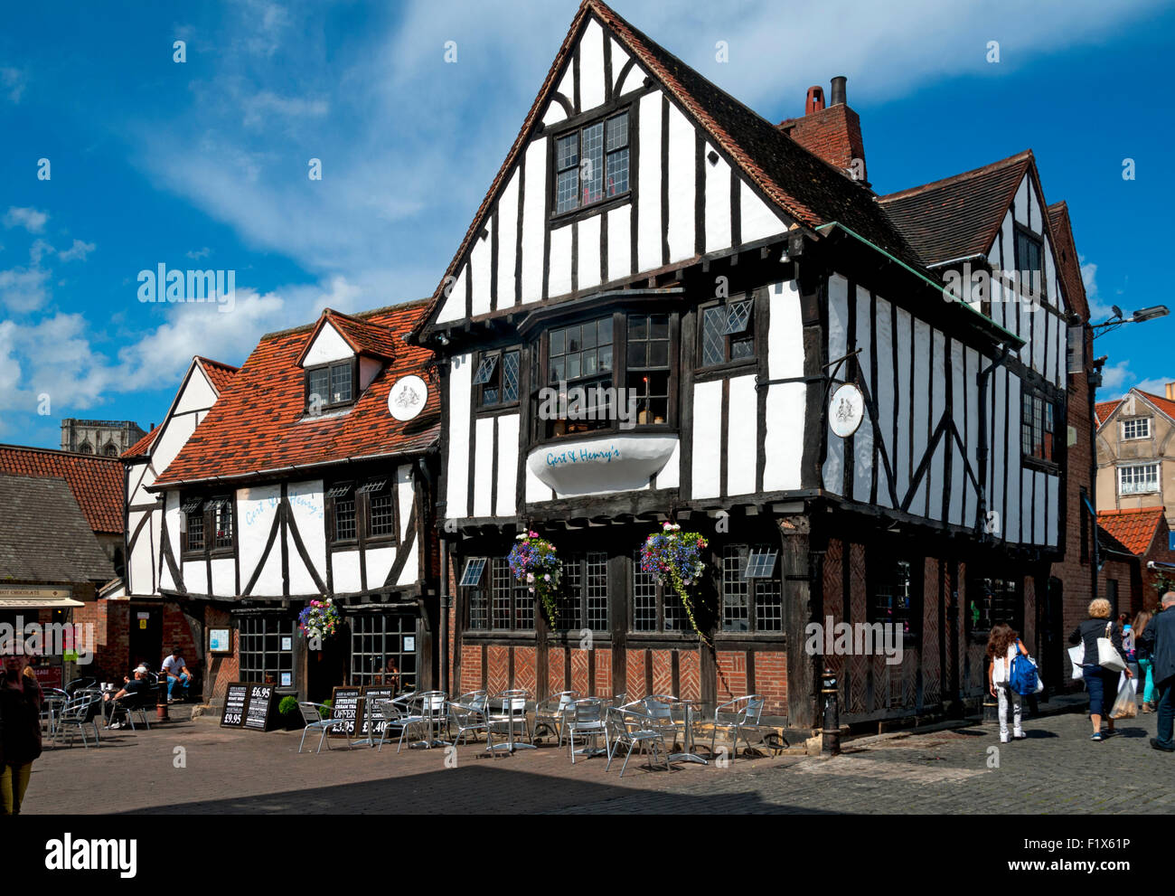 The 'Gert and Henry's' restaurant, Jubbergate, City of York, Yorkshire, England, UK. The building dates from the 17th century. Stock Photo