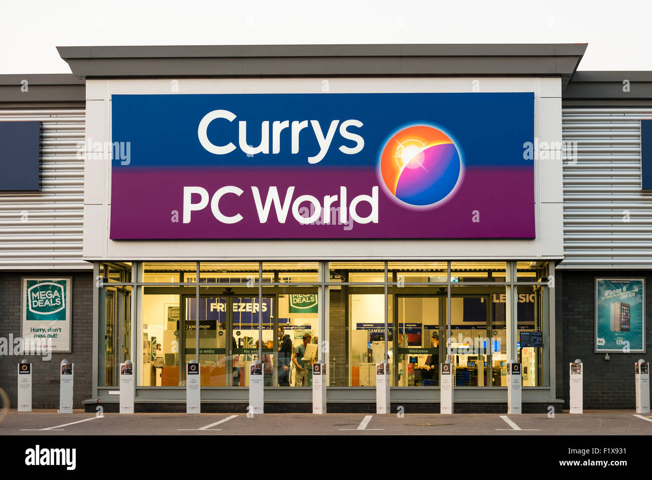 Currys Store Hi res Stock Photography And Images Alamy