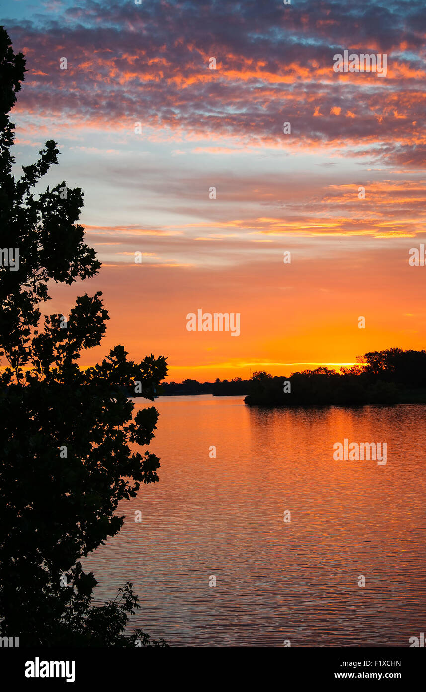 Silhouette of sunrise on detroit river south Stock Photo - Alamy