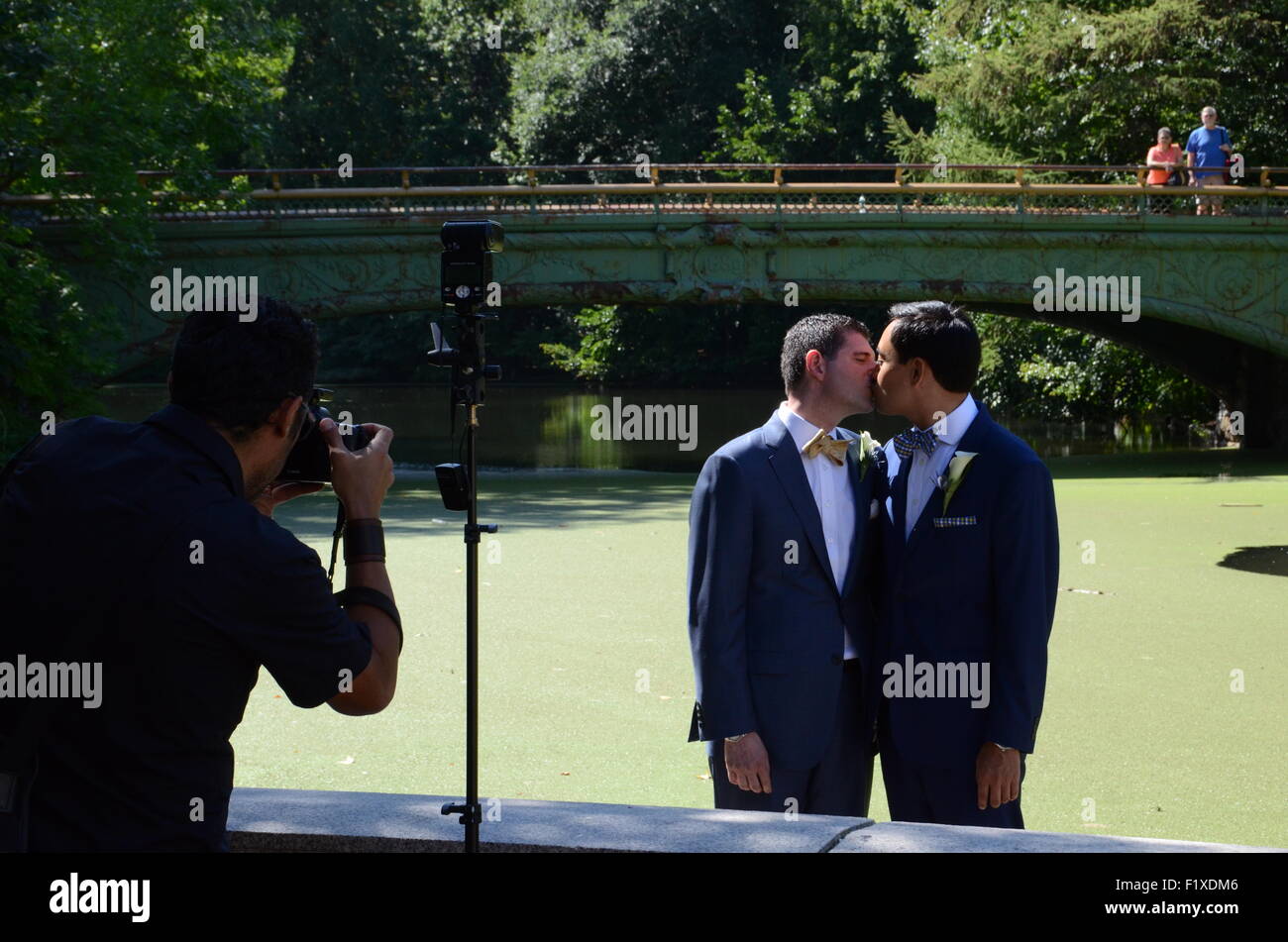 gay couple having photos taken brooklyn new york prospect park Stock Photo Alamy