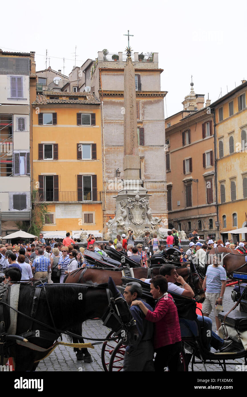 Fontaine du Panthéon et Obelisque. Piazza della Rotonda (Place de la Rotonde). Rome, Italie. Stock Photo