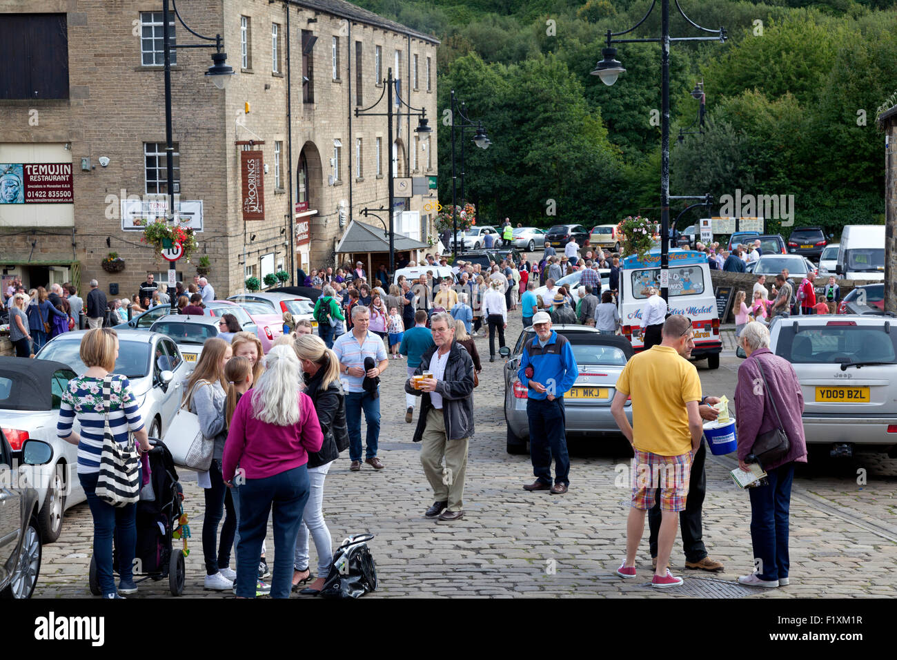 People thronging The Wharf for the Rushbearing festival, Sowerby Bridge, West Yorkshire Stock Photo