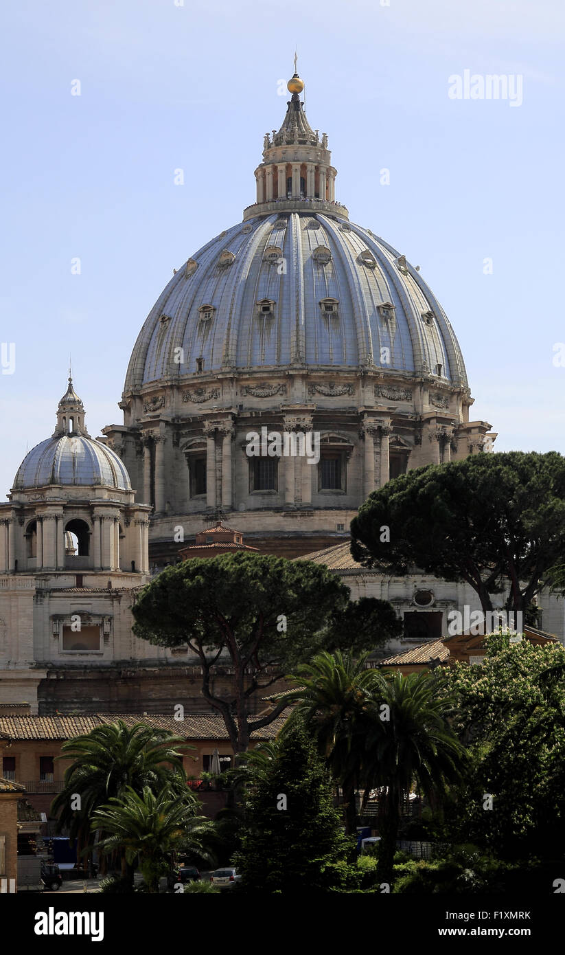 St. Peter's Basilica, St. Peter's Square. Unesco World Heritage. Duomo View from the gardens of the Pinacoteca, Vatican, Rome Stock Photo