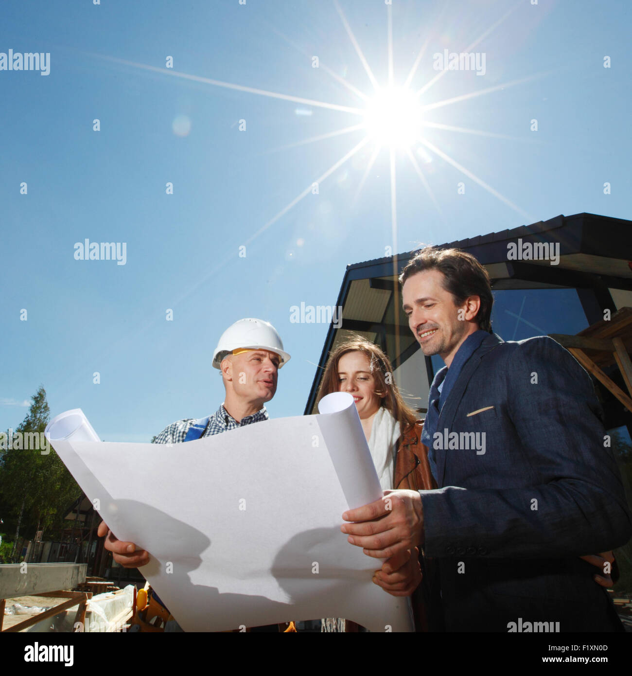 Couple paper hi-res stock photography and images - Alamy