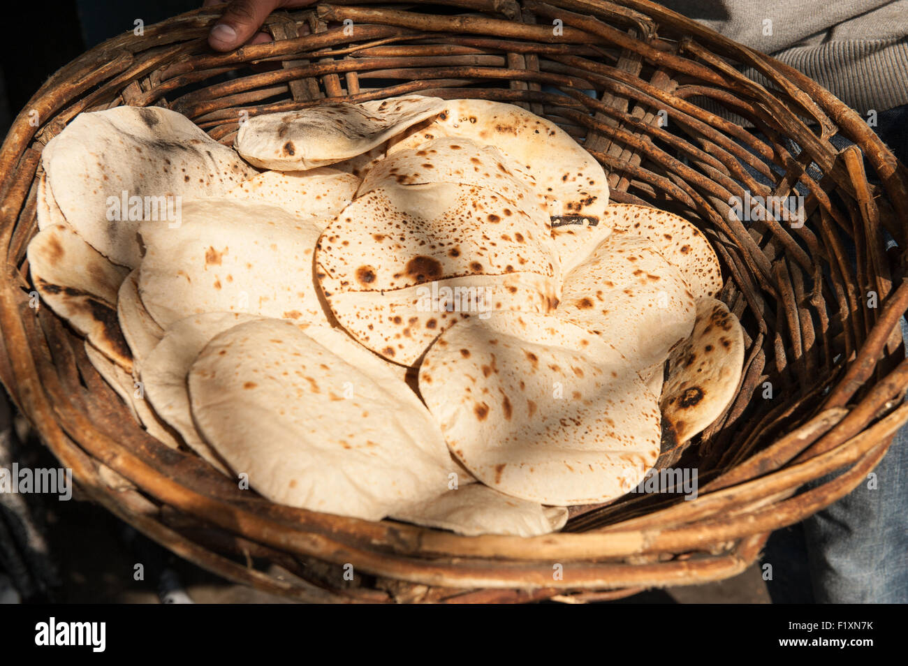 Amritsar, Punjab, India.  The Golden Temple - Harmandir Sahib; a basket full of chapati flatbreads in the Langar kitchen, part of the meal which is offered free to anyone who visits the gurdwara temple. Stock Photo