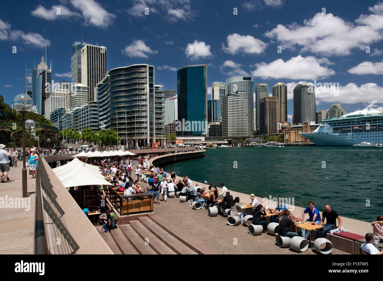 Australia, New South Wales, Sydney, people enjoying restaurants and