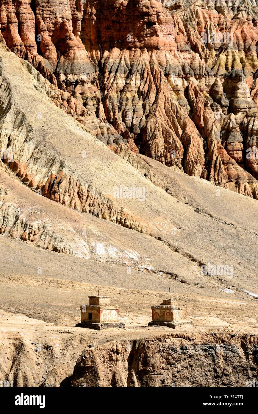 Nepal, Gandaki zone, Upper Mustang (near the border with Tibet), stupa (chorten) in a valley near Dhakmar village Stock Photo