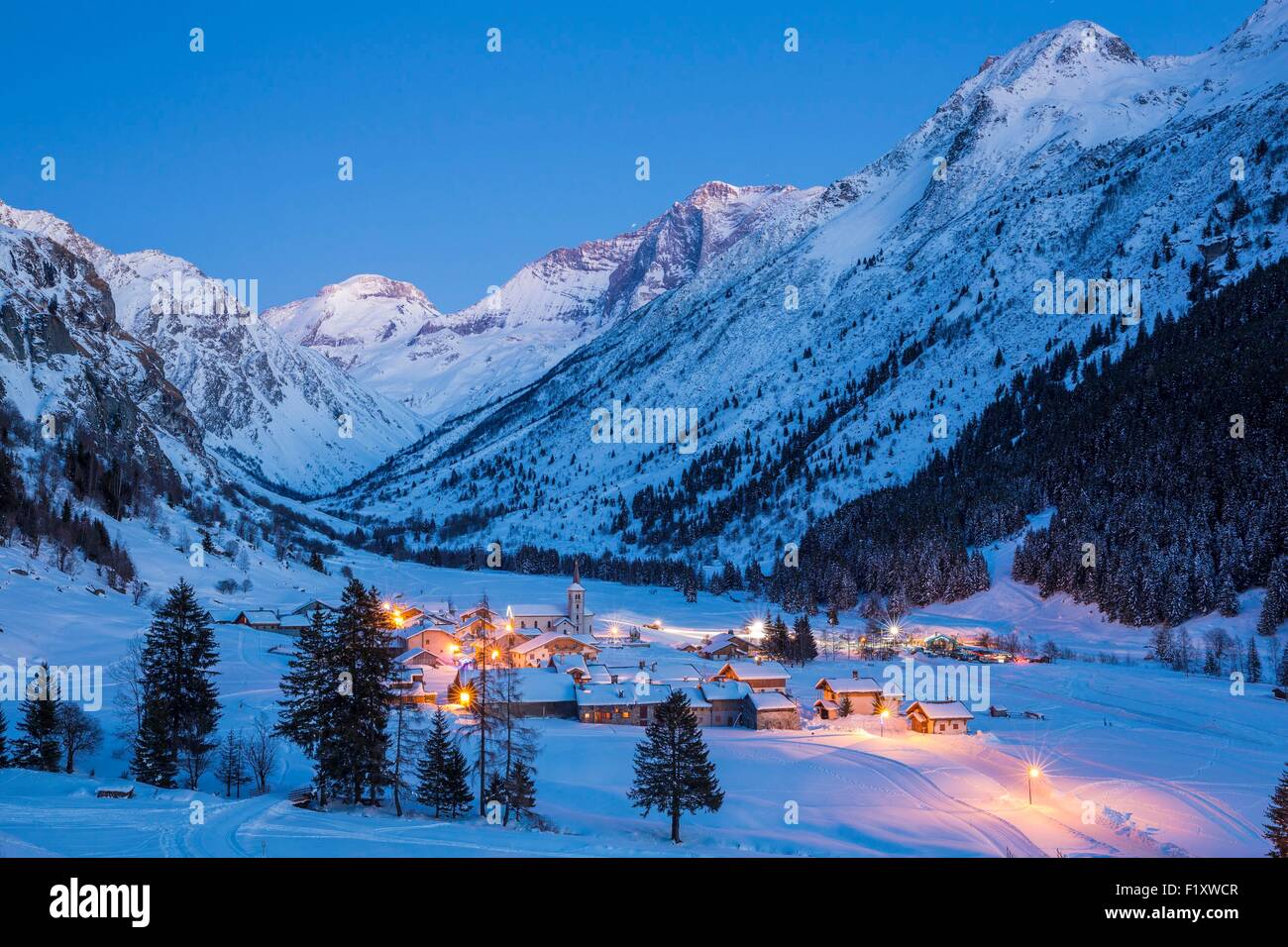 France, Savoie, Champagny en Vanoise, Champagny le Haut, massif of La Vanoise, the hamlet of Bois Dessous with views of the Grande Casse (3855m) and the Grande Motte (3653m) Stock Photo