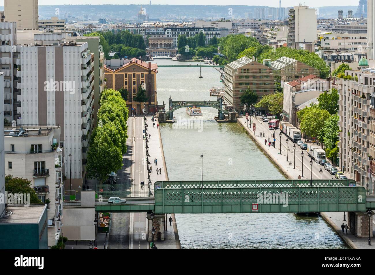 France, Paris, Ourcq Canal, dockside left of the Marne, right dock Oise