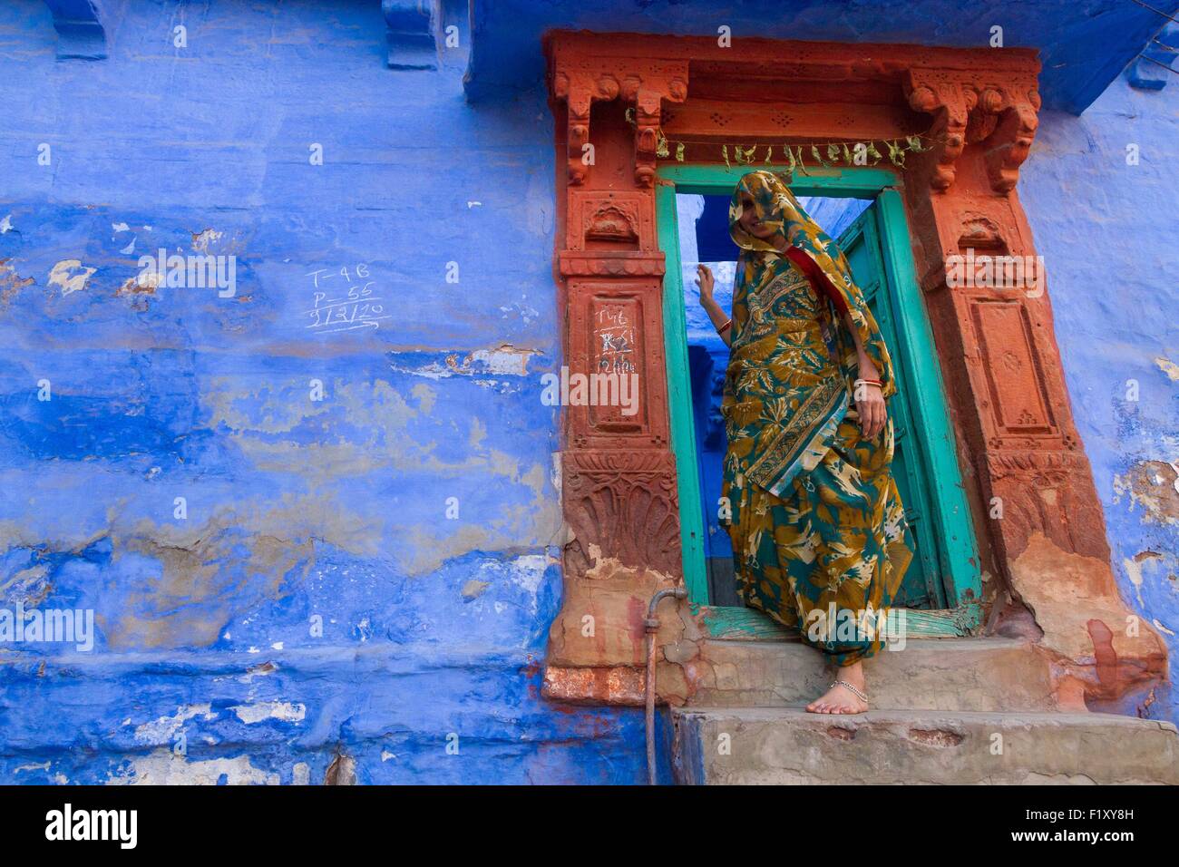 India, Rajasthan State, Jodhpur, the blue town, woman in sari Stock ...