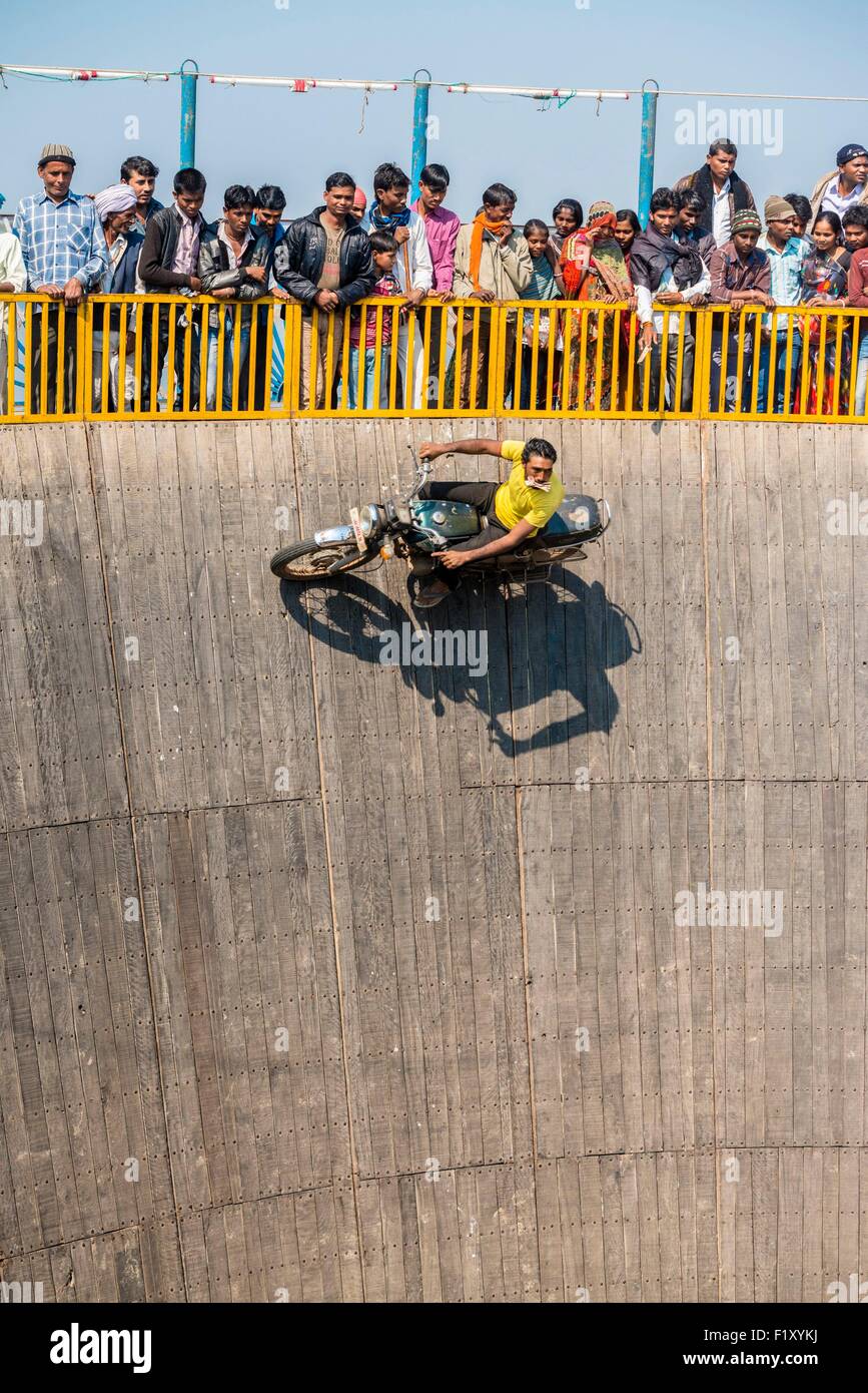 India, Rajasthan state, Baneshwar, the annual fair of Bhil tribes is both an ancient fair, a religious festival and funfair, the wall of death is one of the main attractions Stock Photo