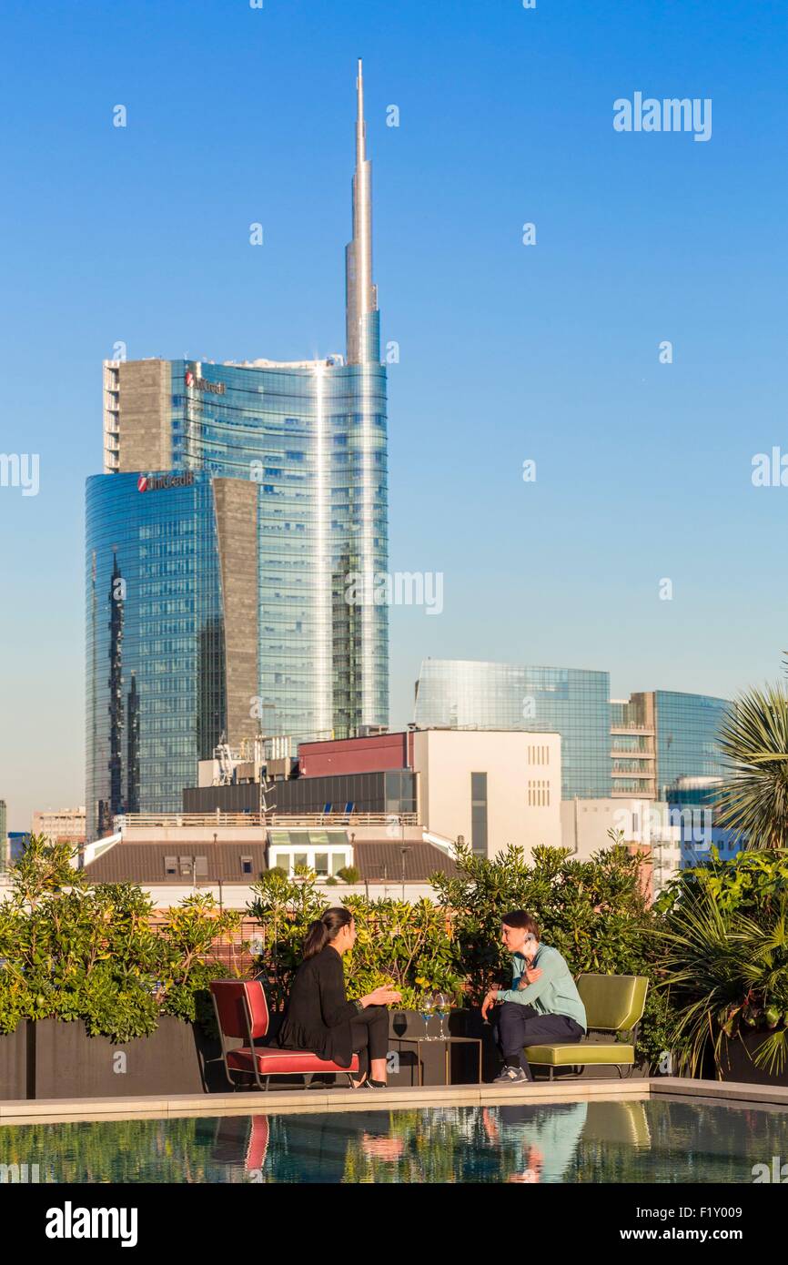 Rooftop terrace swimming pool hires stock photography and images Alamy