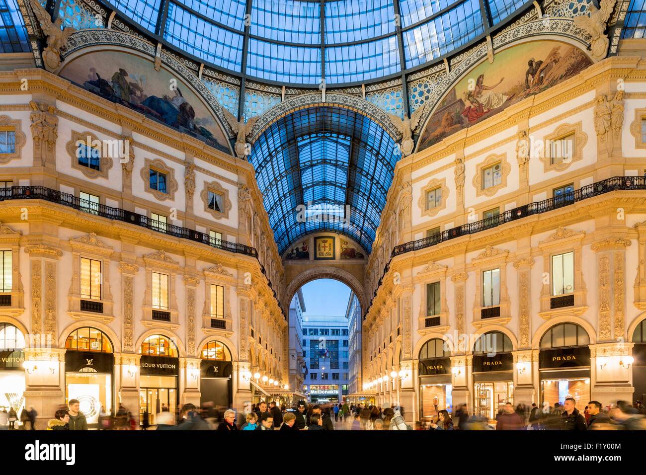 Galleria vittorio hi-res stock photography and images - Alamy