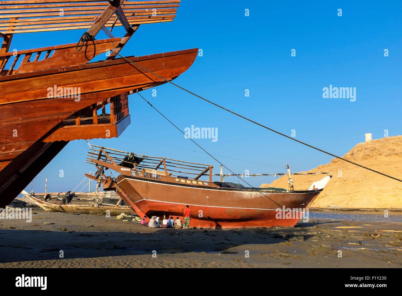 Dhow Building Yard Stock Photos &amp; Dhow Building Yard Stock ...