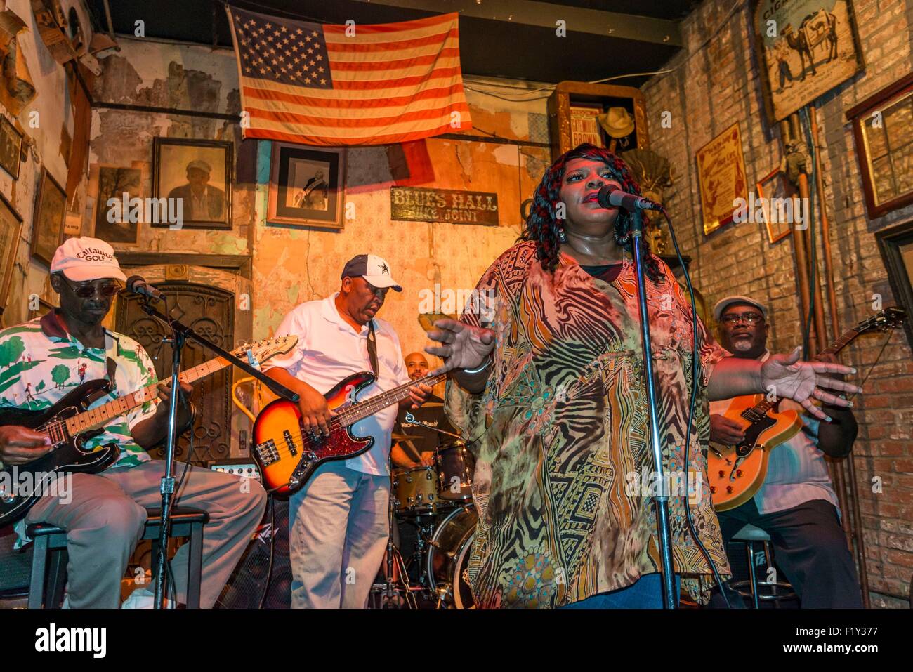 United States, Tennessee, Memphis, Blues singer Queen Ann Hines on stage at Mr Handy's Blues Hall on Beale Street Stock Photo