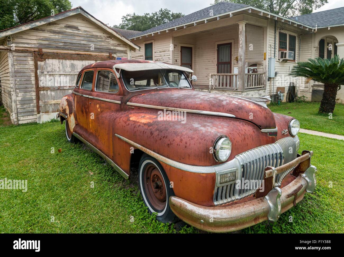 United States, Louisiana, City, old De Soto car in the backyard