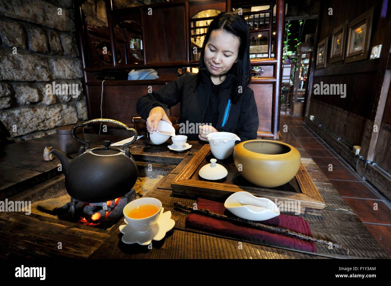 Taiwan, New Taipei City, Ruifang, Jiufen (Chiufen), Asian woman in an old teahouse at 'Jiufen Tea House' Stock Photo