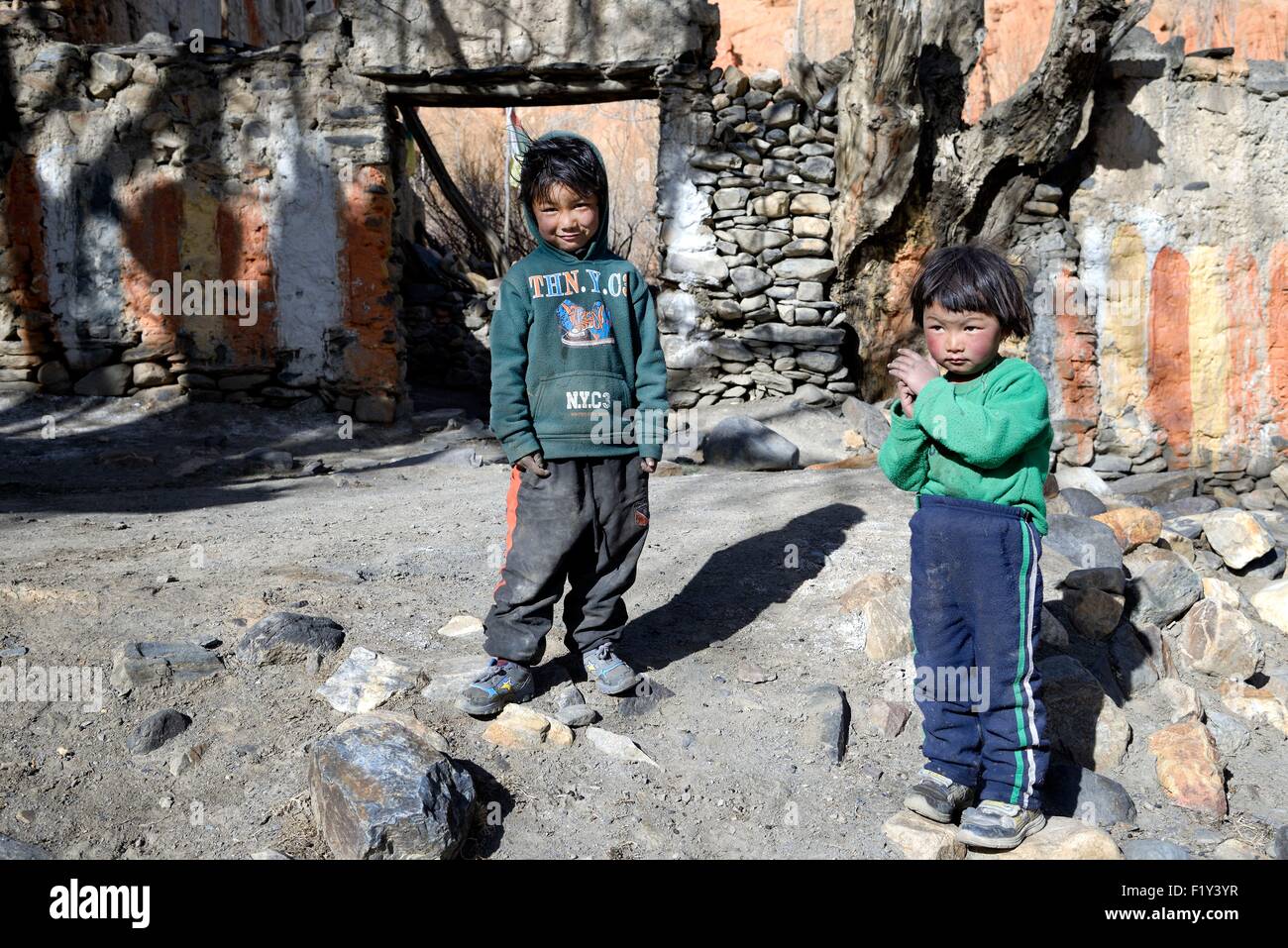 Nepal, Gandaki zone, Upper Mustang (near the border with Tibet), children in the village of Dhakmar Stock Photo