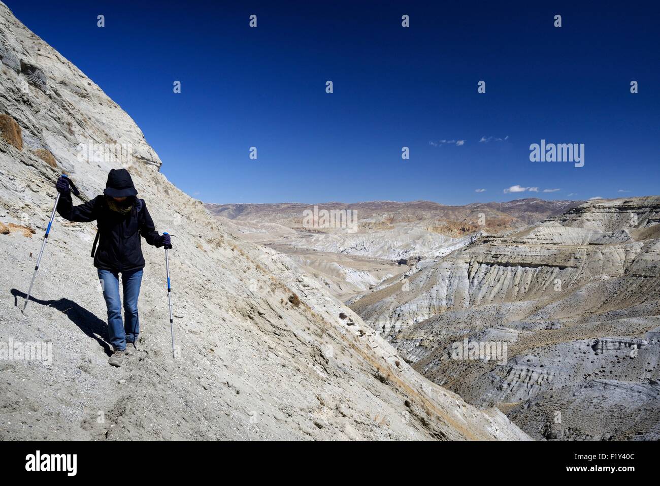 Nepal, Gandaki zone, Upper Mustang (near the border with Tibet), trekker and mineral landscape between Lo Manthang and the village of Dhie Gaon Stock Photo