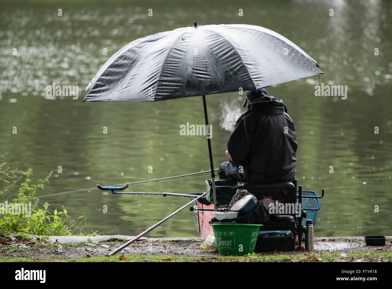 Fishing on the River Thames at Kingston-upon-Thames Stock Photo - Alamy