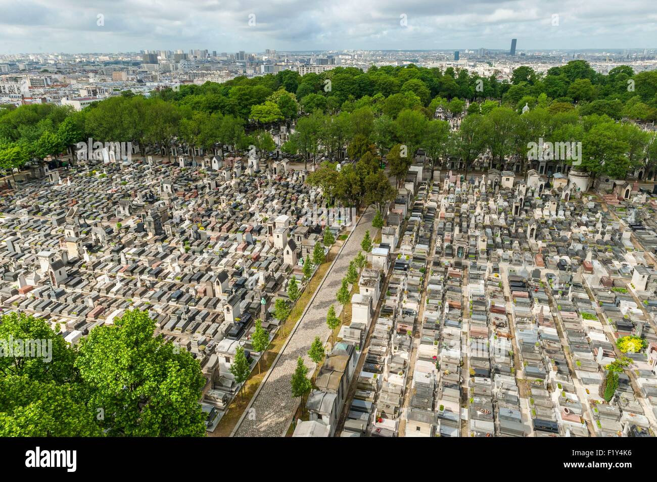France, Paris, Pere Lachaise cemetery, graves around the crematorium at level of Rondeaux street (aerial view) Stock Photo