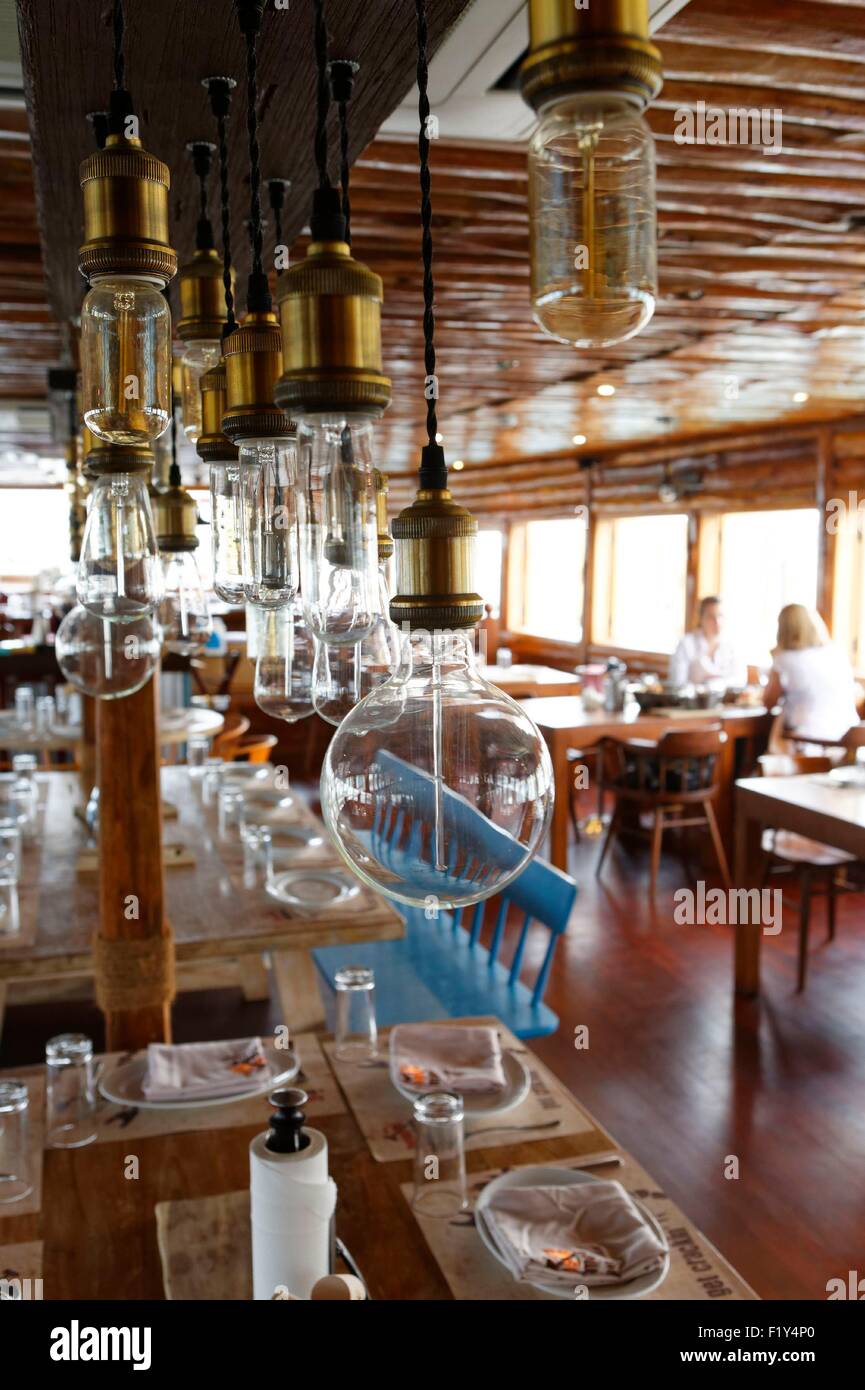 United Arab Emirates, Dubai, Dubai Marina, Aprons and Hammers