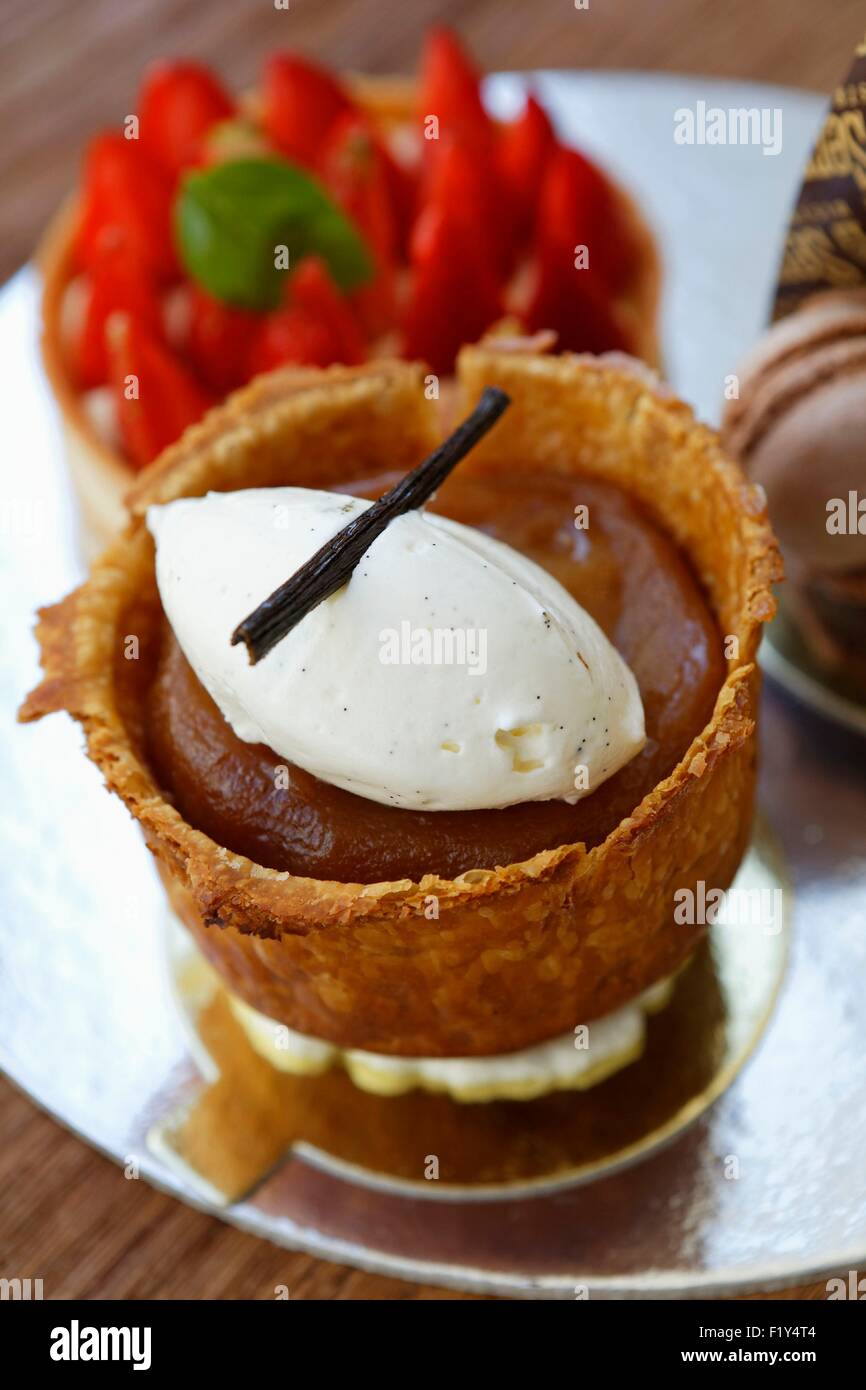 Dubai bistro hires stock photography and images Alamy