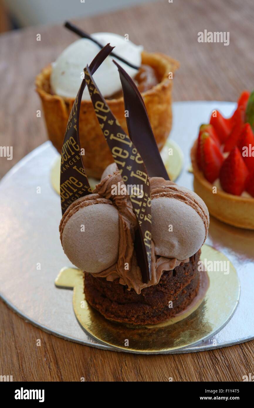 United Arab Emirates, Dubai, Downtown Dubai, La Serre Bistro and Boulangerie, French pastries