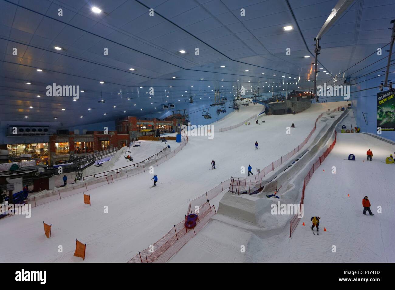 Mall of the emirates skiing hires stock photography and images Alamy