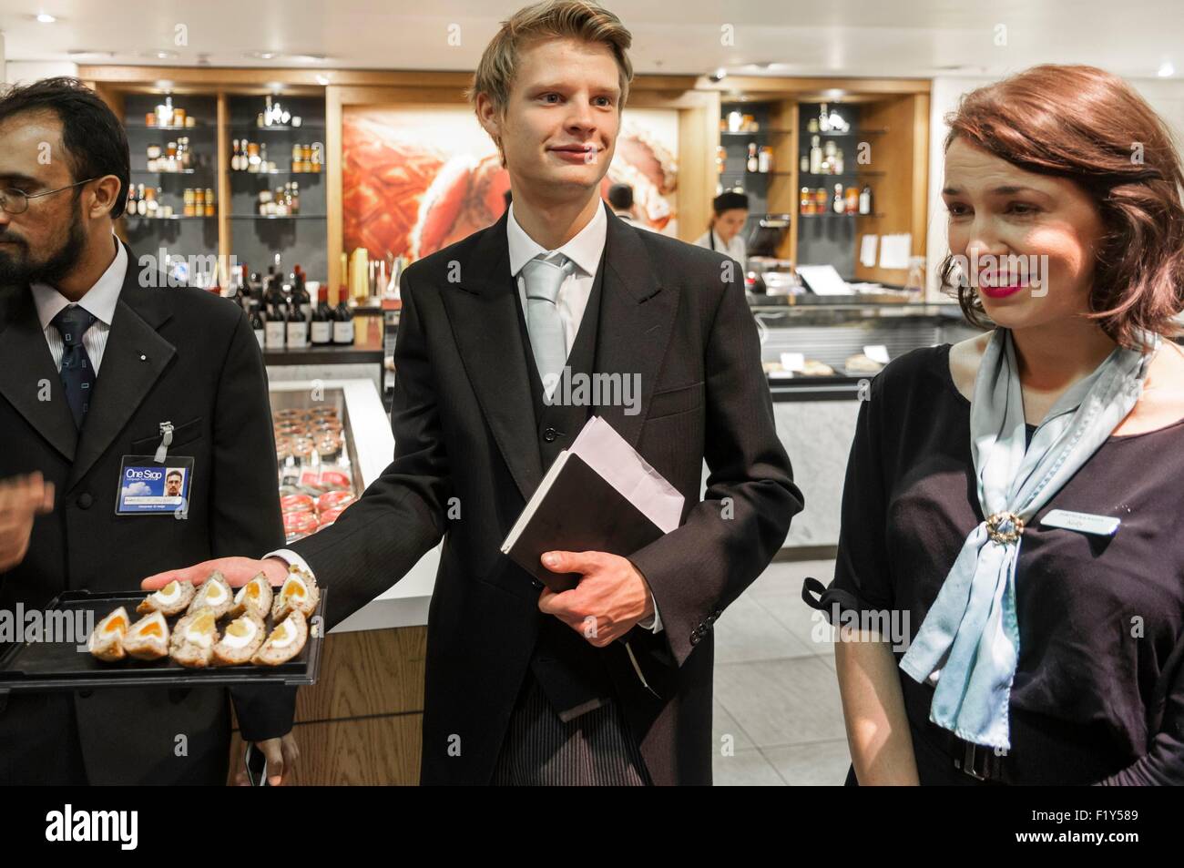 United Kingdom, London, gastonomic managers in Fortnum & Mason store of Piccadilly Stock Photo