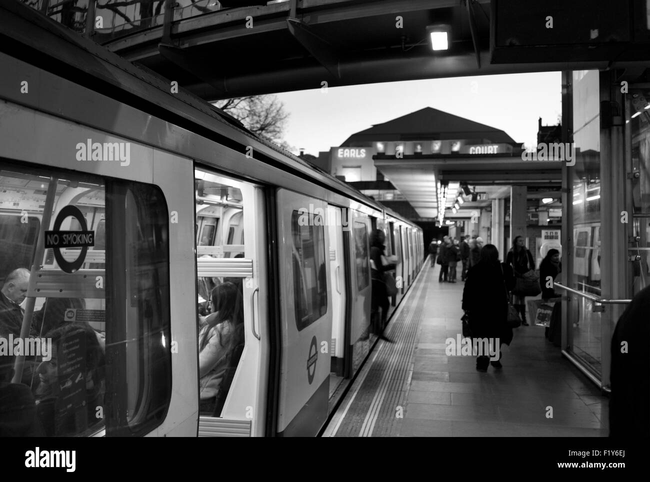 London underground station / Earls Court tube station Stock Photo Alamy