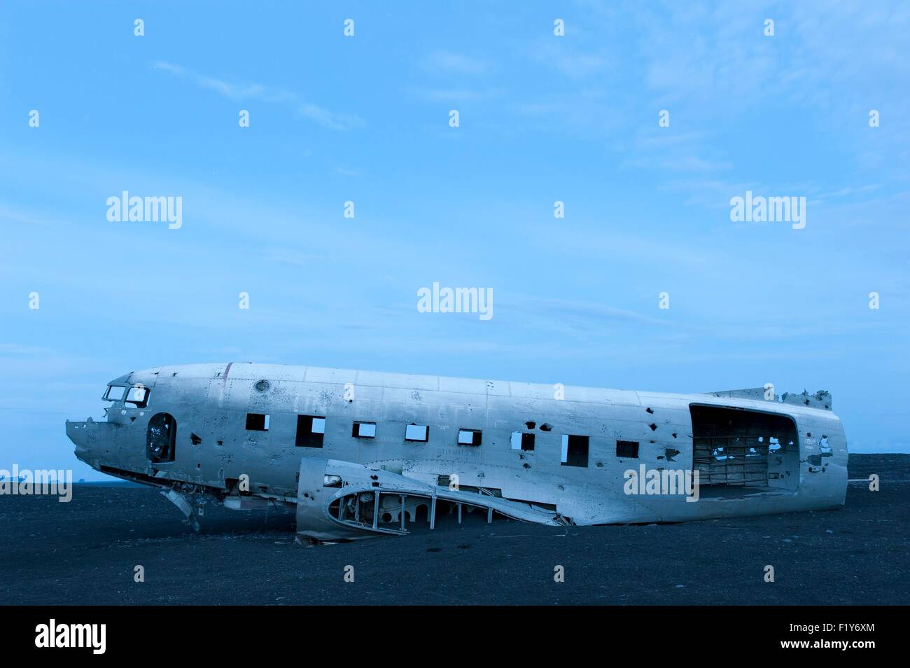 Iceland, Sudurland region, Solheimasandur, carcass of an US Air Force plane Douglas R4D8 (super DC3) Stock Photo