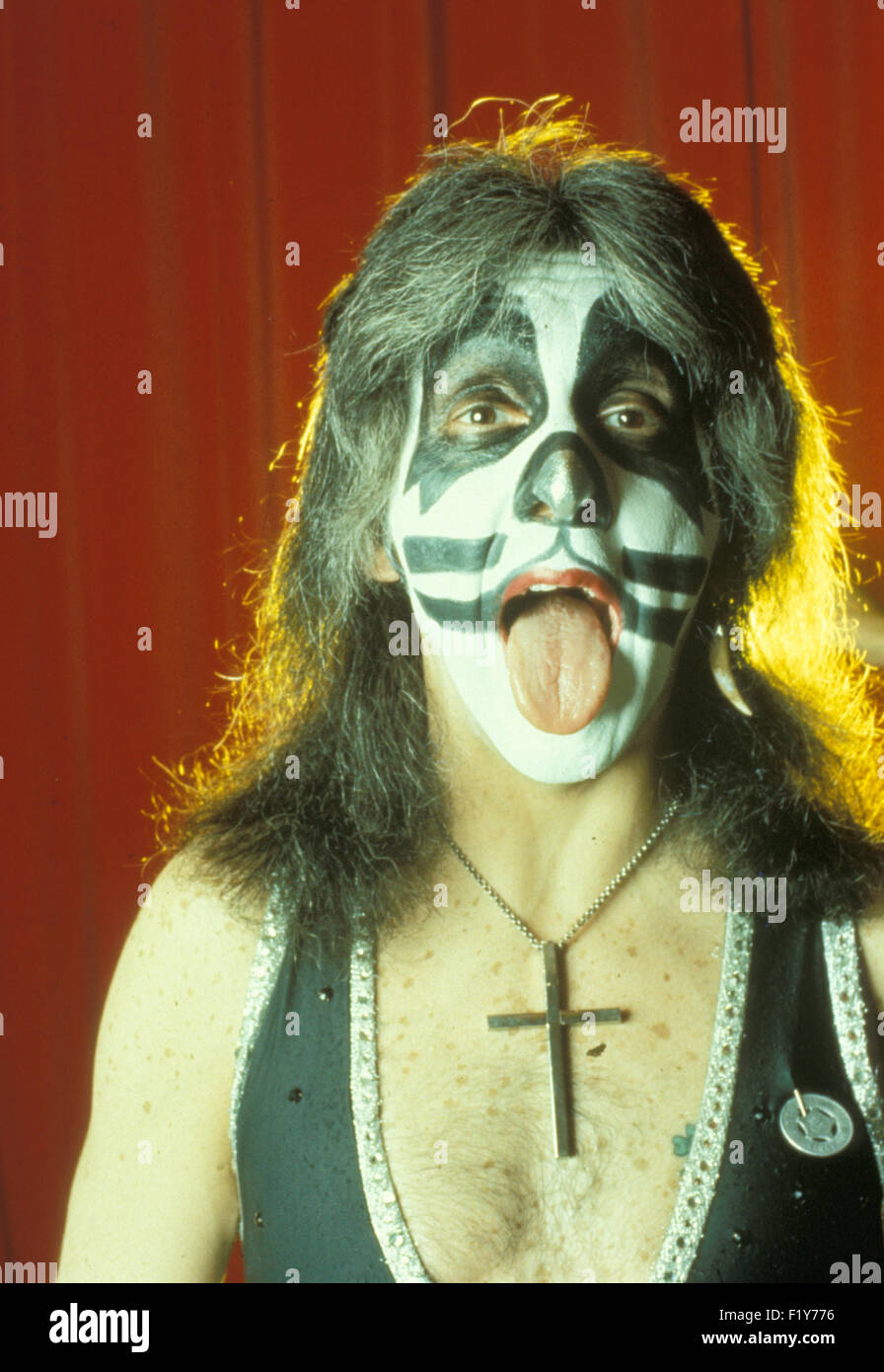 Kiss band 1976 hi-res stock photography and images - Alamy Kiss band 1976 hi-res stock photography and images - Alamy
