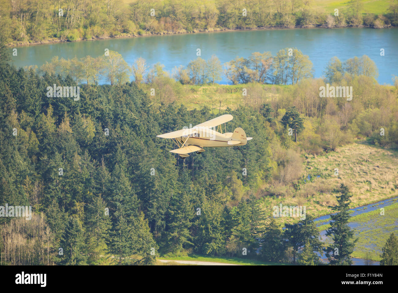 Flying aerial hi-res stock photography and images - Alamy