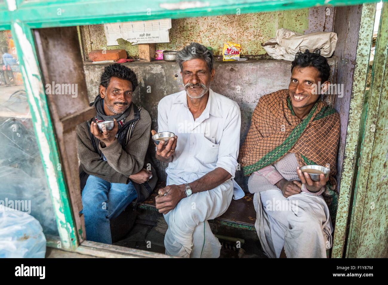 India, Rajasthan state, Saira, making spicy Massala tea Stock Photo