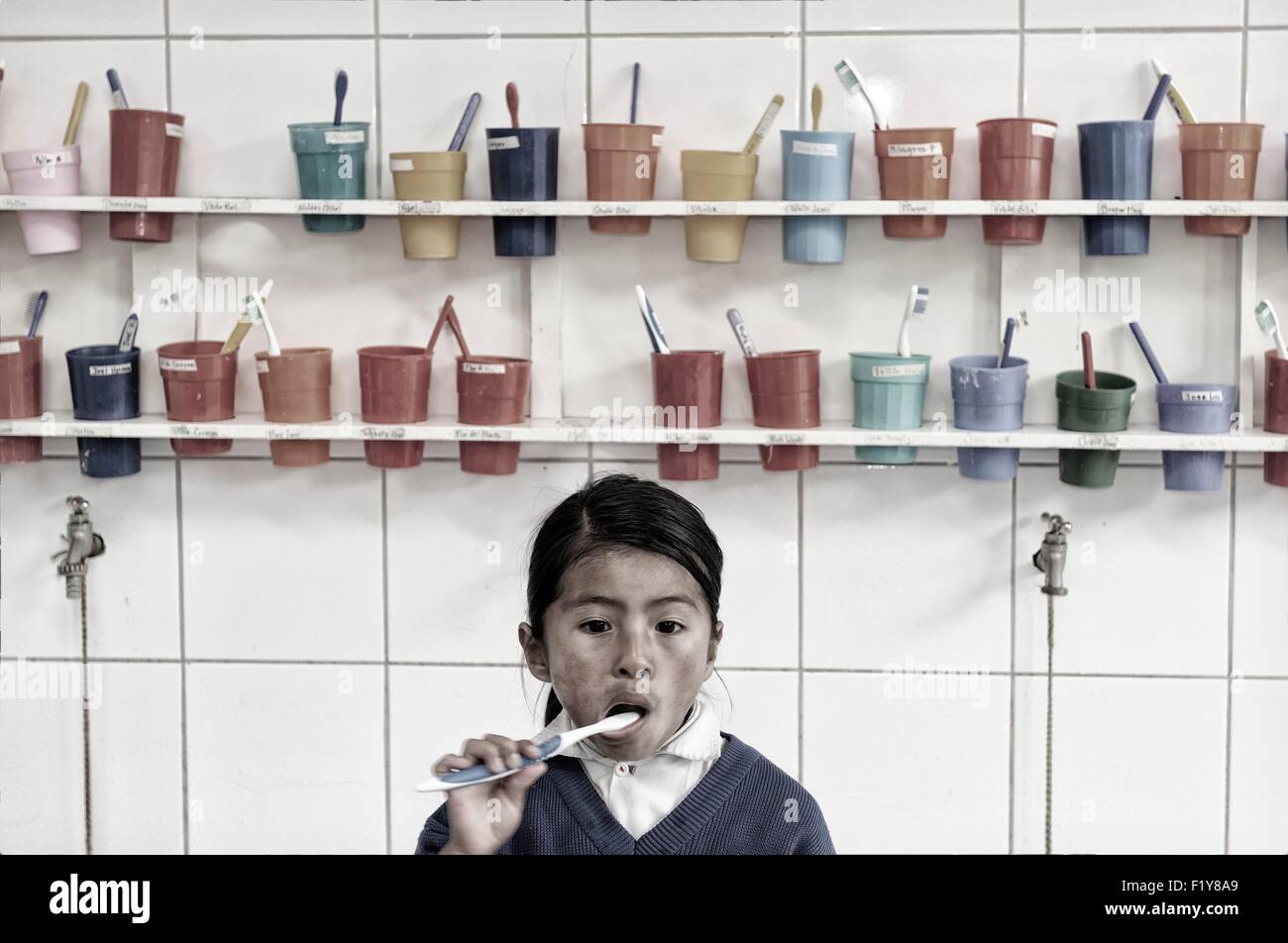 Peru, Cuzco Province, Cuzco, brushing teeth session in one of 5 educational centres managed by the Ninos Unidos Peruanos Charitable Foundation which is in charge of 600 street children and provides education, care and food Stock Photo