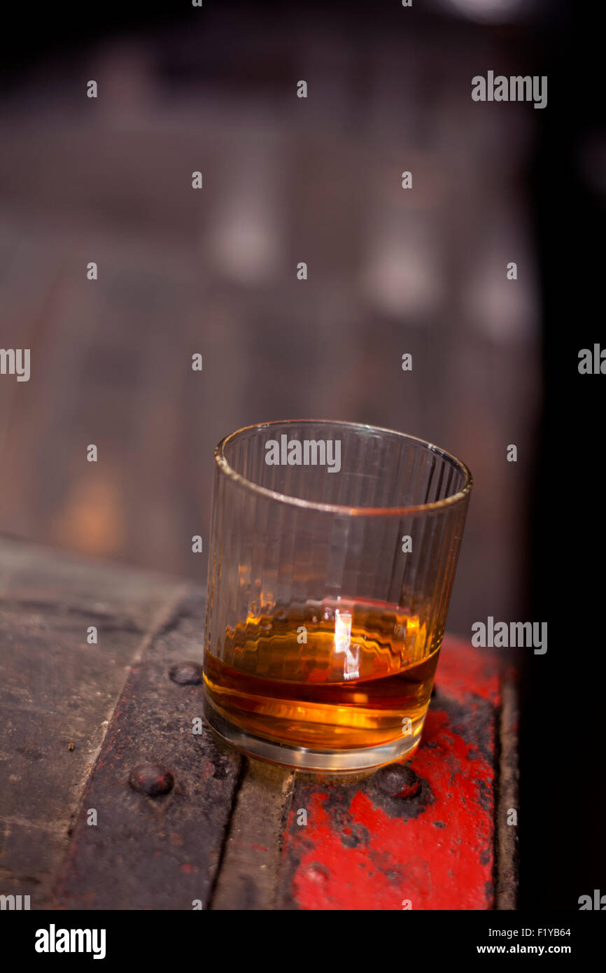 Whiskey barrel glass hires stock photography and images Alamy