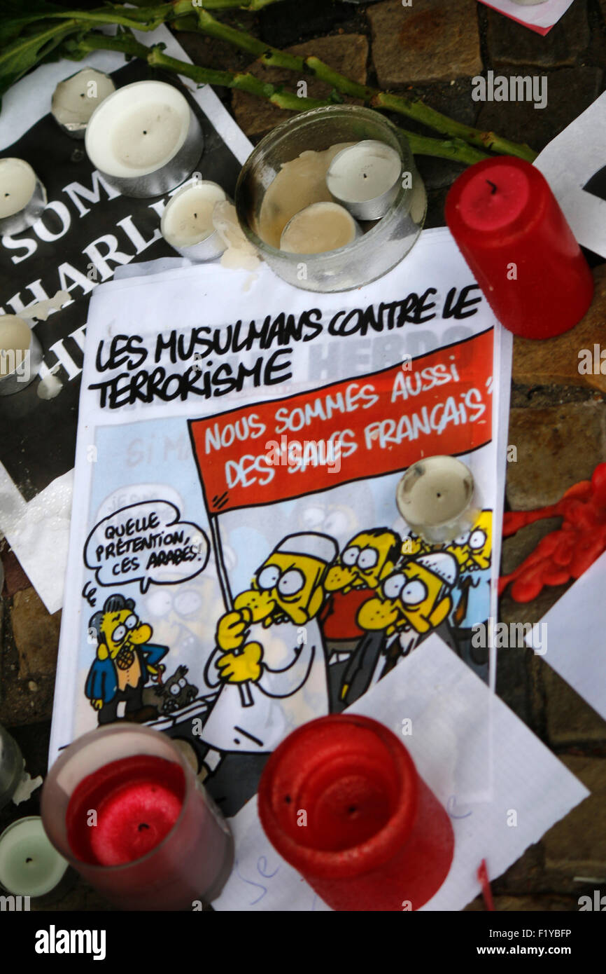 Trauerbekundungen und Kondolenzbotschaften vor der franzoesischen Botschaft nach dem islamistischenTerroranschlag gegen die Sati Stock Photo
