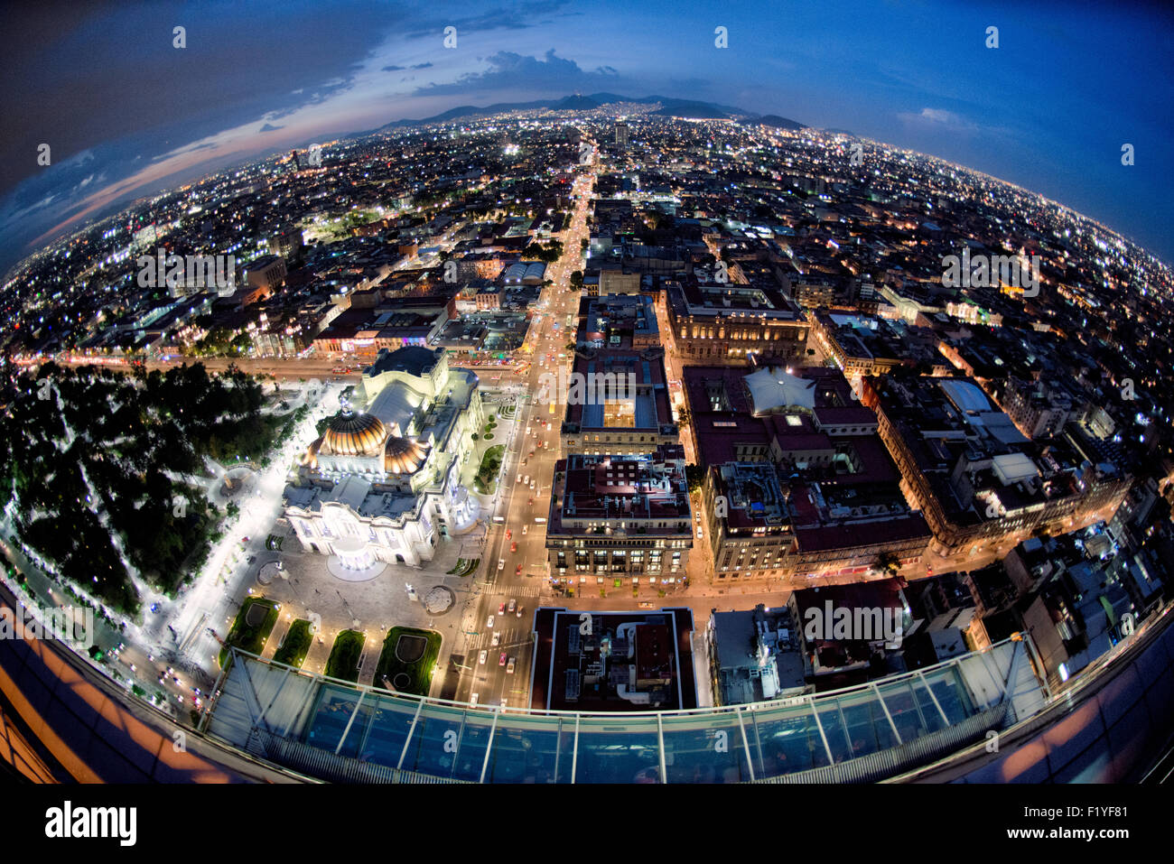 Torre latinoamericana mexico city hi-res stock photography and images ...