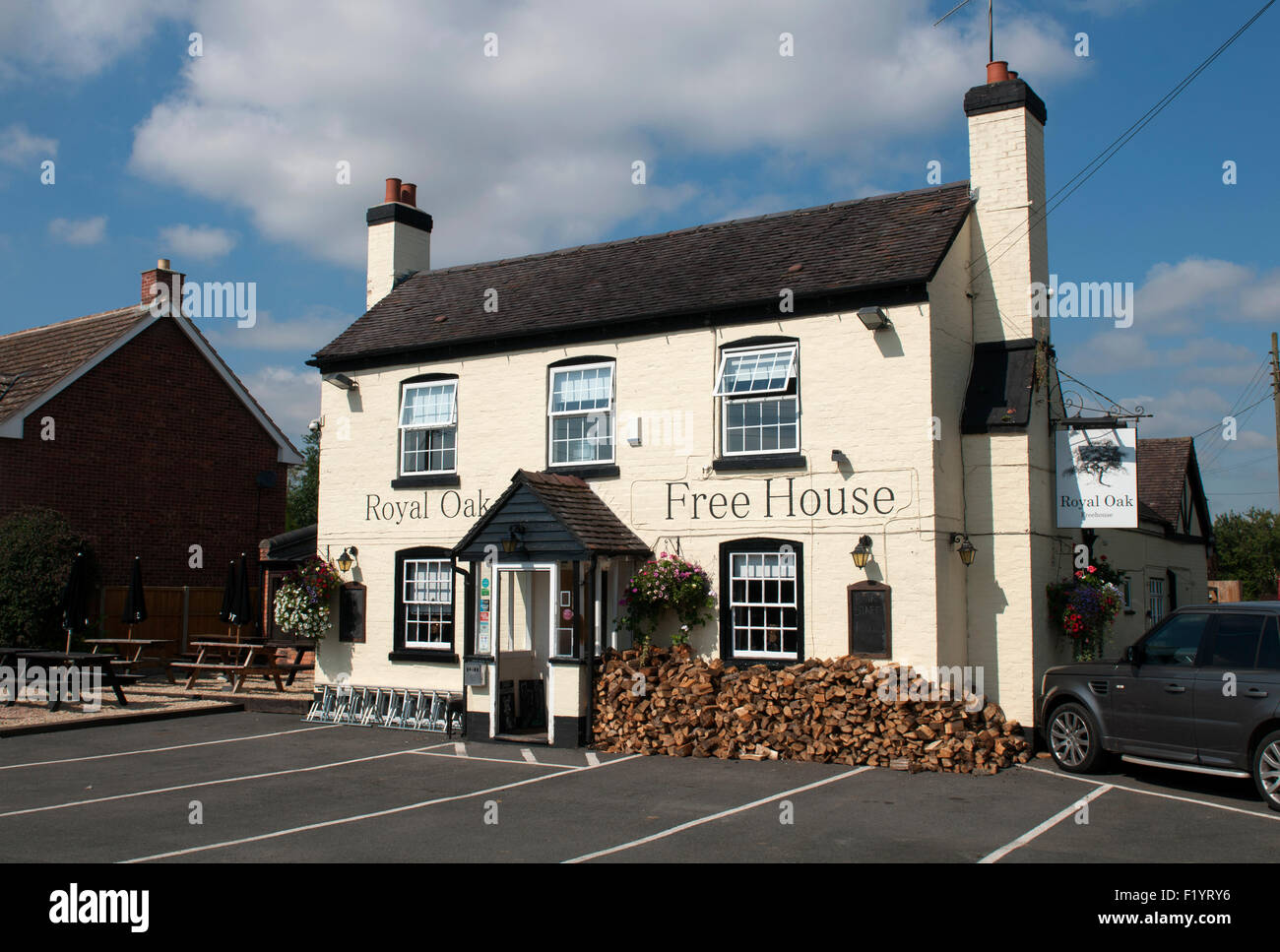 The Royal Oak pub, Kinnersley, Worcestershire, England, UK Stock Photo