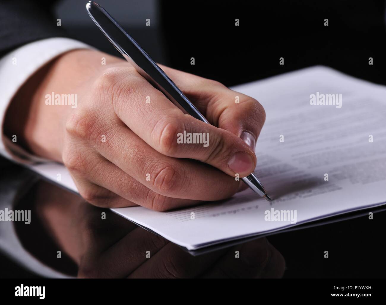 Sign a pact hi-res stock photography and images - Alamy