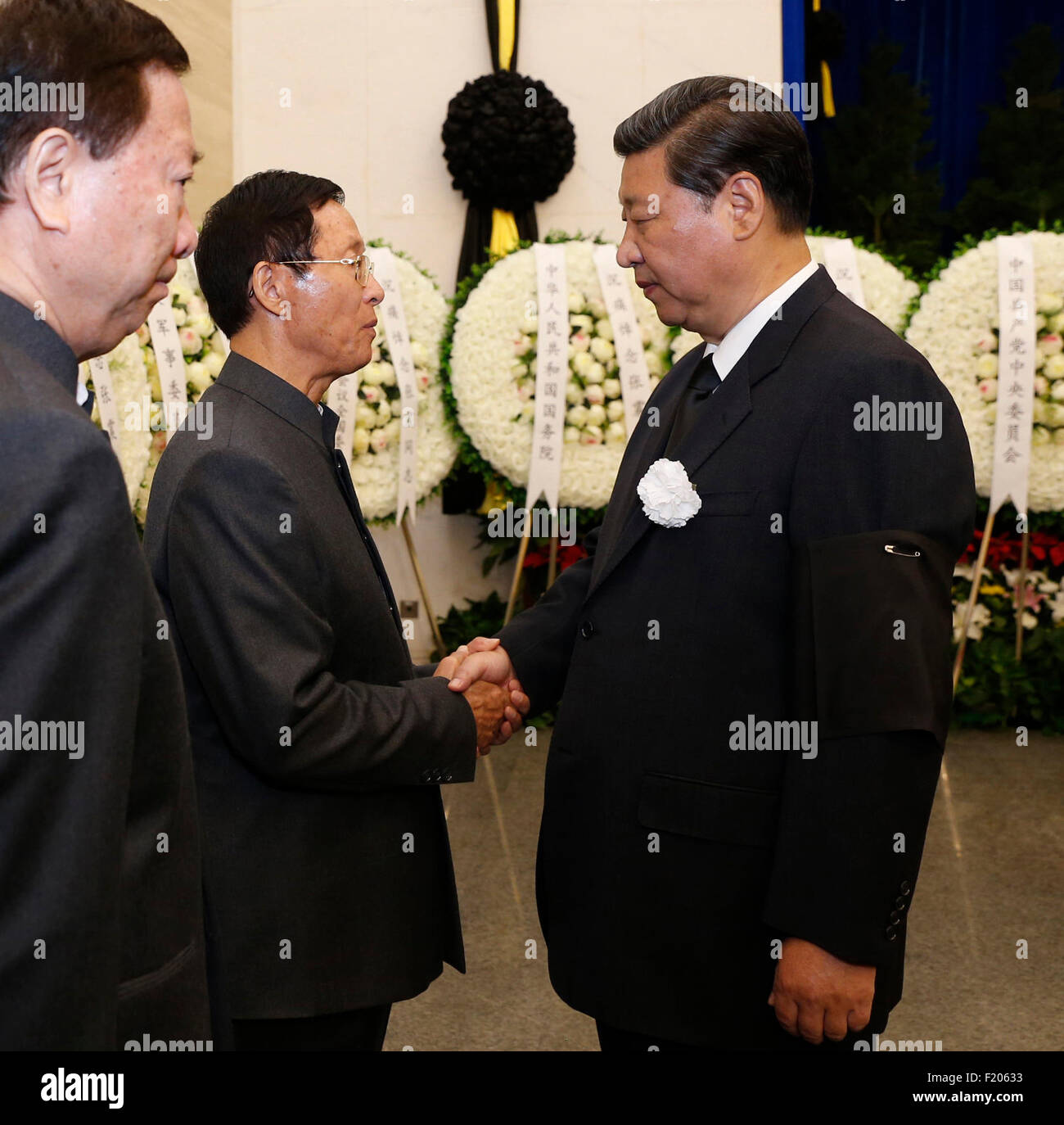(150909) -- BEIJING, Sept. 9, 2015 (Xinhua) -- Chinese President Xi Jinping (R, front) shakes hands with a family member of Zhang Zhen, former vice chairman of China's Central Military Commission, during Zhang's funeral at the Babaoshan Revolutionary Cemetery in Beijing, capital of China, Sept. 9, 2015. The body of Zhang Zhen was cremated Wednesday in Beijing.  (Xinhua/Ju Peng)(yxb) Stock Photo