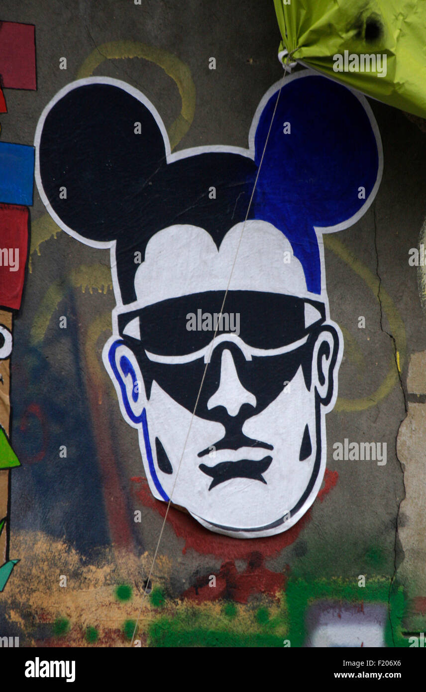 Street art: Figur mit Mickey Mouse-Ohren, Berlin-Mitte. Stock Photo