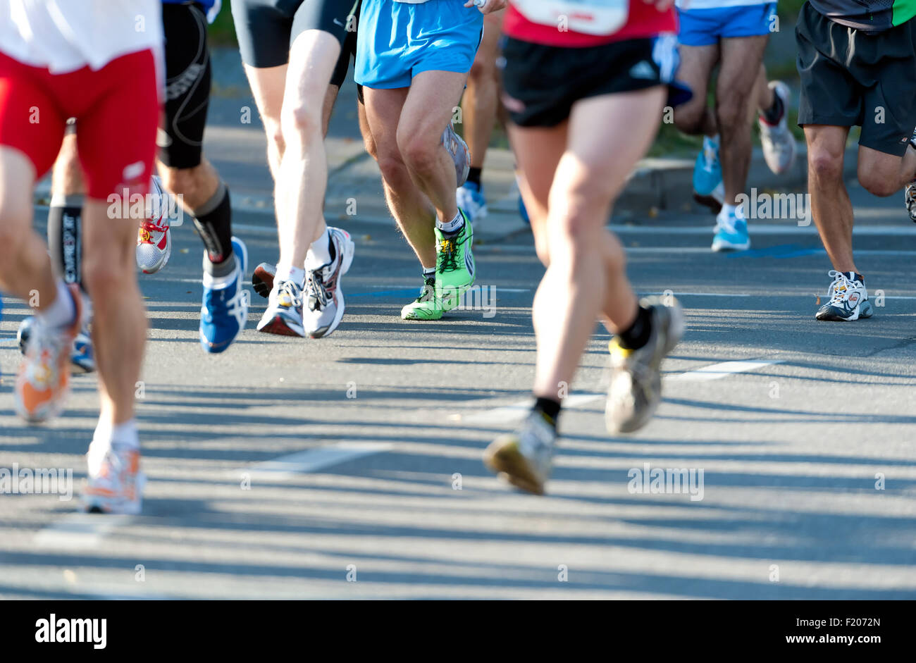 Beiner von Marathonläufern in Berlin Stock Photo