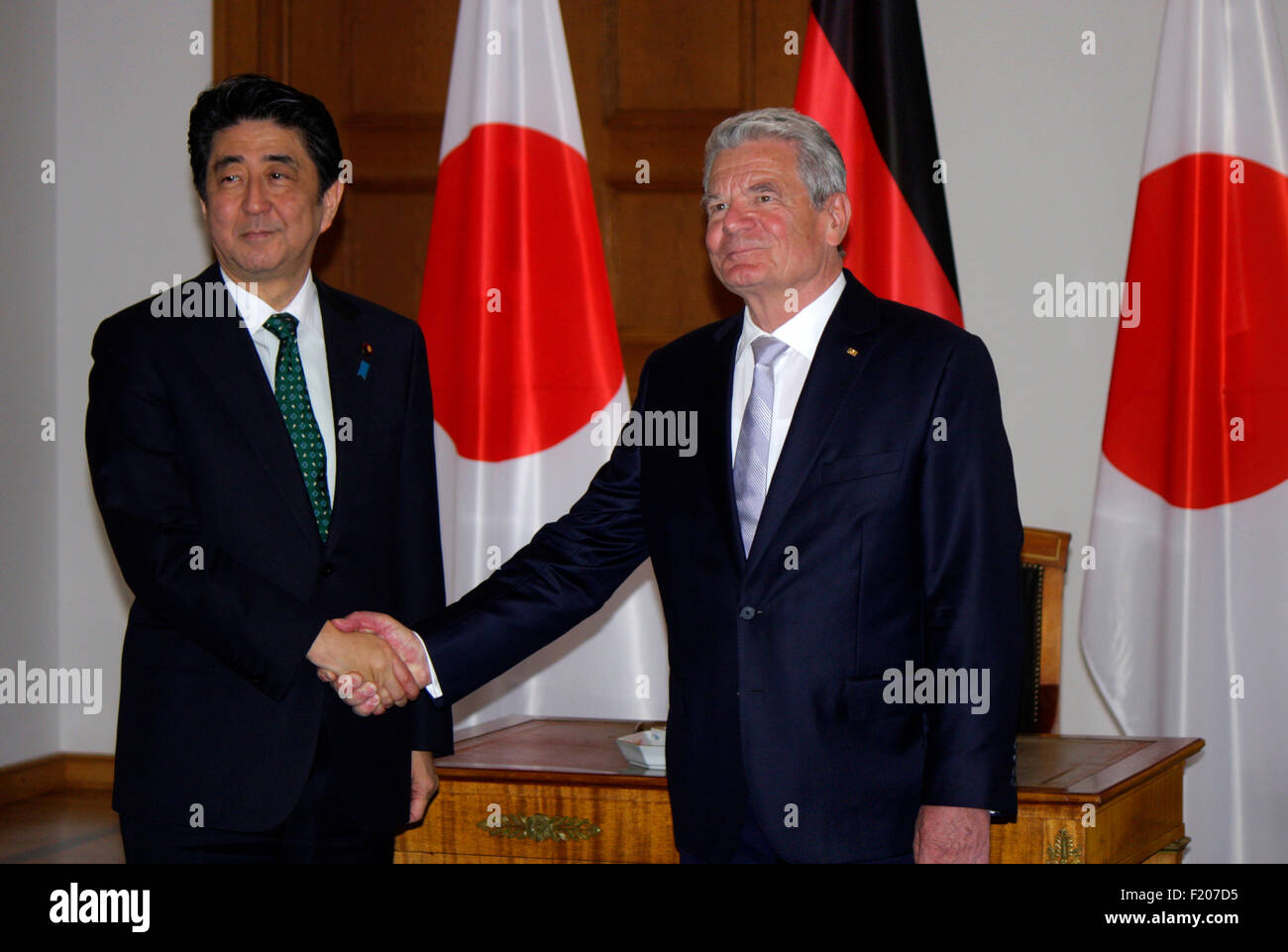 Shinzo Abe, Joachim Gauck - Treffen des japanischen Ministerpraesidenten mit dem dt. Bundespraesidentne, Schloss Bellevue, 30. A Stock Photo