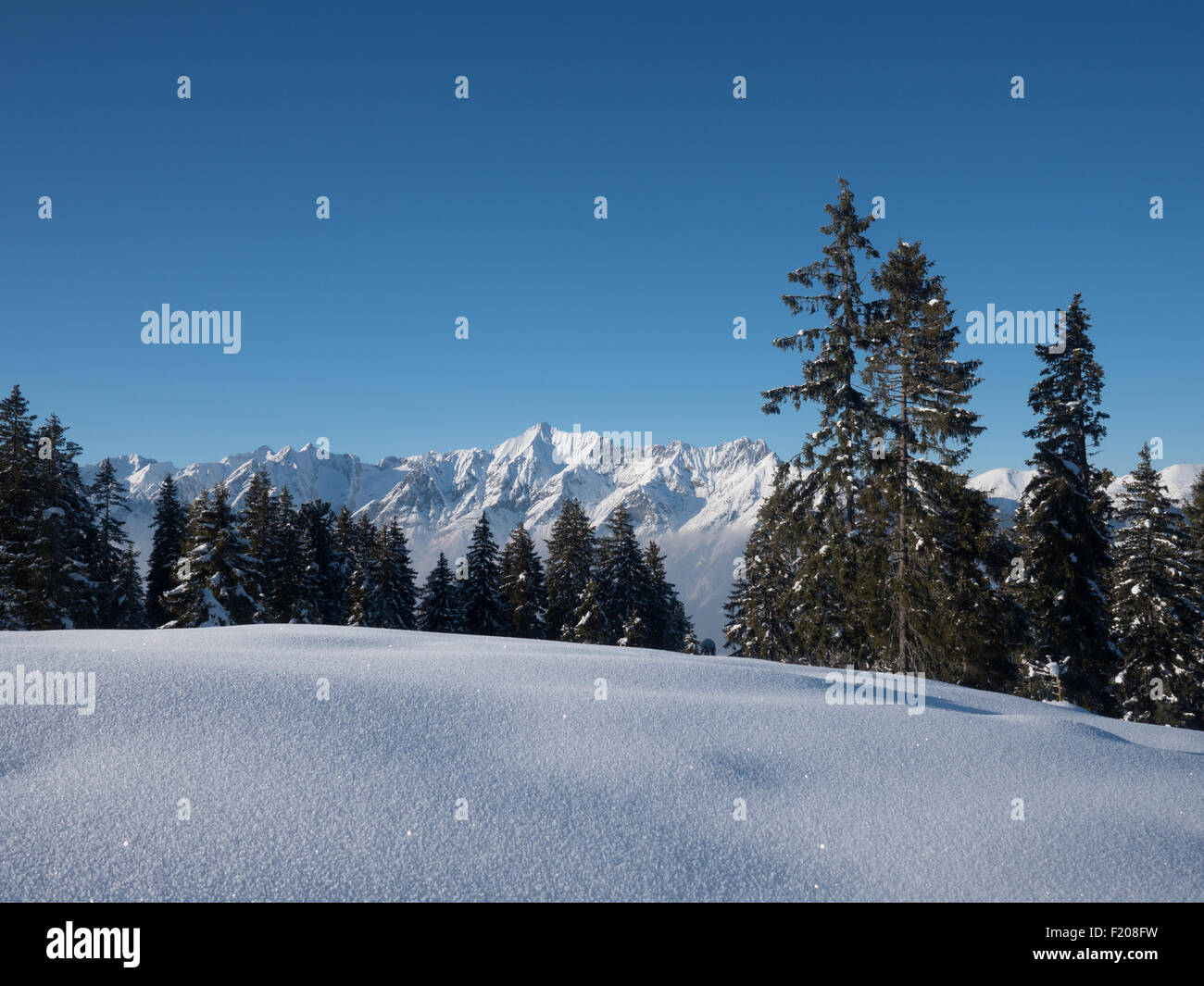 Schneebedeckte Berggipfel Stock Photo