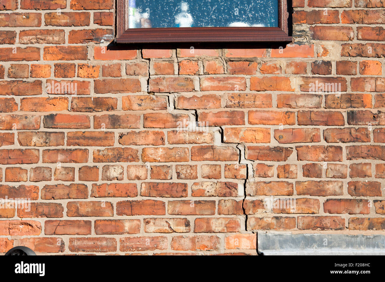 step cracking to brickwork of a brick house caused by subsidence Stock Photo Alamy