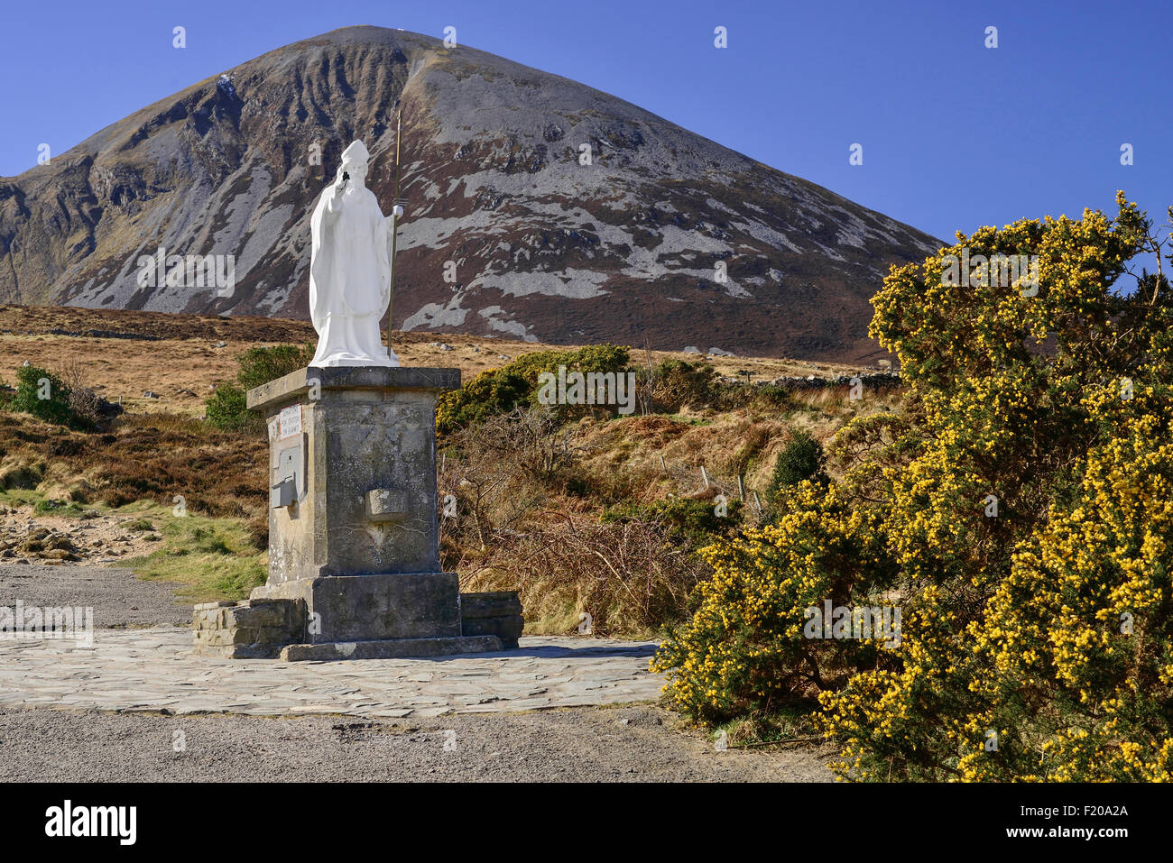 Ireland, County Mayo, Murrisk, The holy pilgrimage mountain of Croagh Patrick with a statue of Saint Patrick in the foreground. Stock Photo