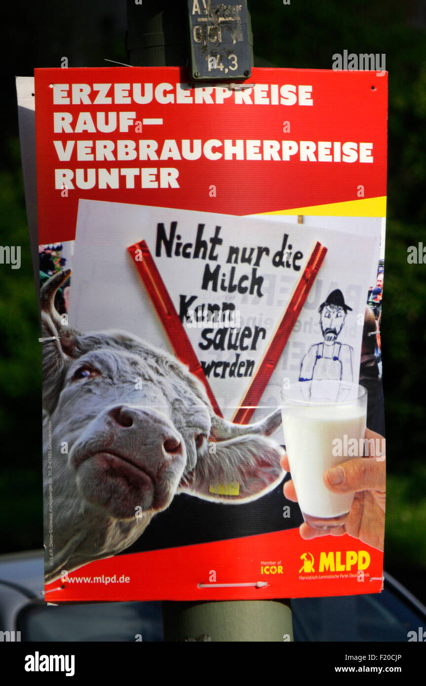 'Erzeugerpreise rauf Verbraucherpreise runter', MLPD  - Wahlplakate zur anstehenden Europawahl, Berlin. Stock Photo