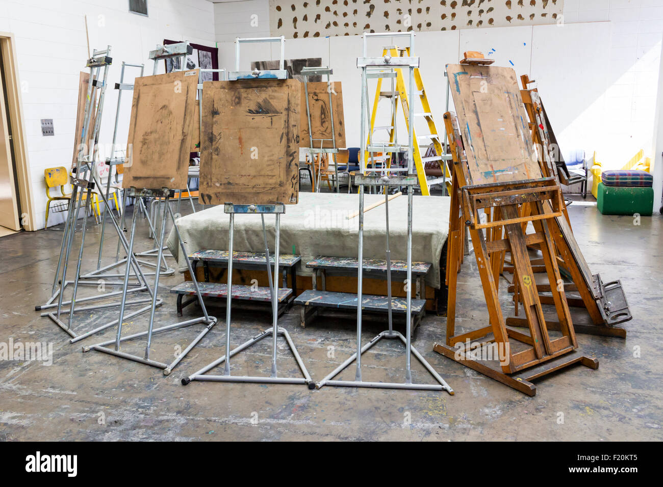 College art classroom hi-res stock photography and images - Alamy